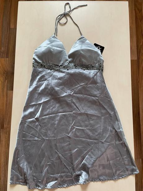 Nové šaty s korálky, zatáhlé nitě, vel xl, ax pari, xl