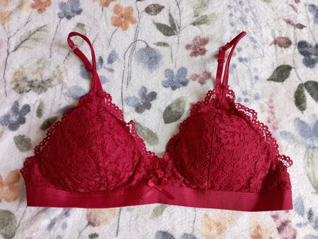 Rudá krajková braletka na zapínání, gate,m