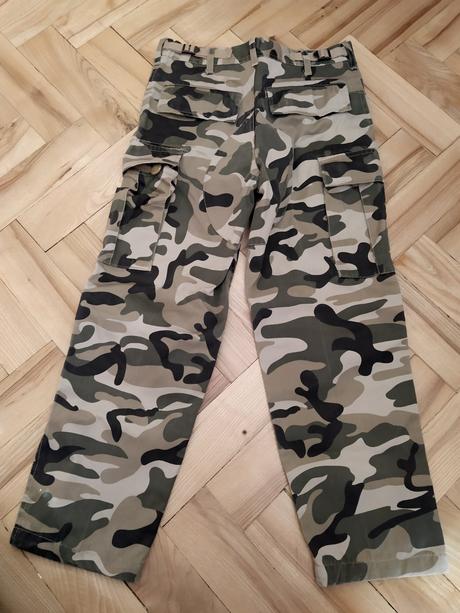 Maskáčové kalhoty, 122