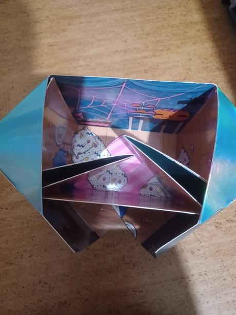 Papírový domeček pro panenky l.o.l., 