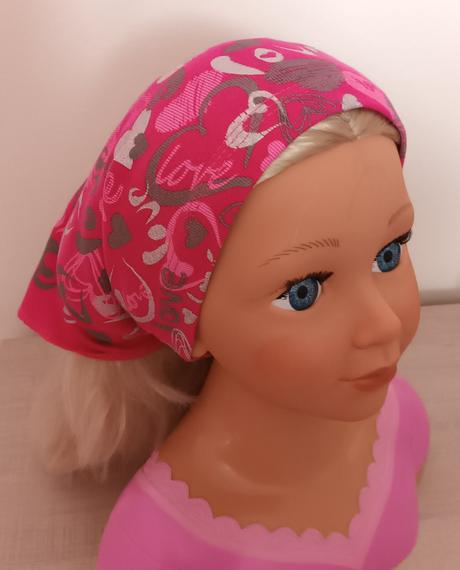 Růžový šátek se srdíčky ebi, <50