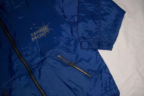 Modrá větrovka s kapucí, 128