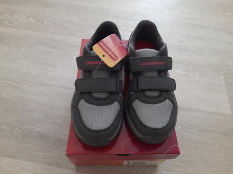 Tenisky,boty vel.30,stélka 19,7cm nové, 30