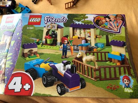 Lego  friends 41361 mia a stáj pro hříbata, 