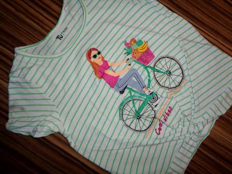 Pruhované tričko s holkou na kole, tu,122