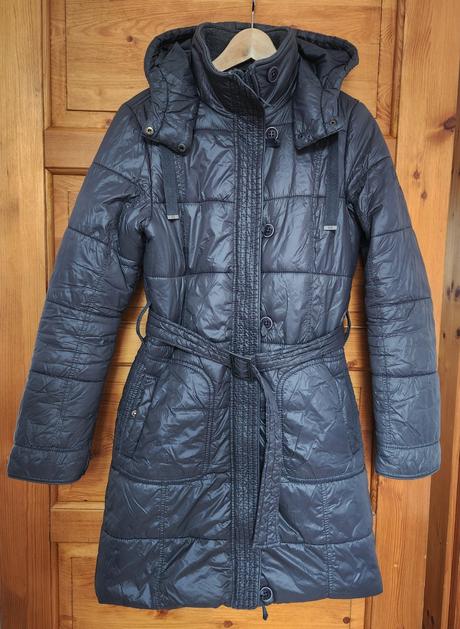 Prošívaný zimní kabát s kapucí vel. m, 38