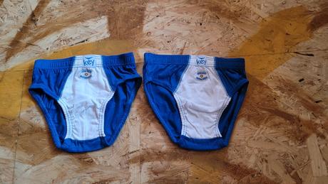 Tepláky, kšiltovka, sportovní taška a slipy, 104–116