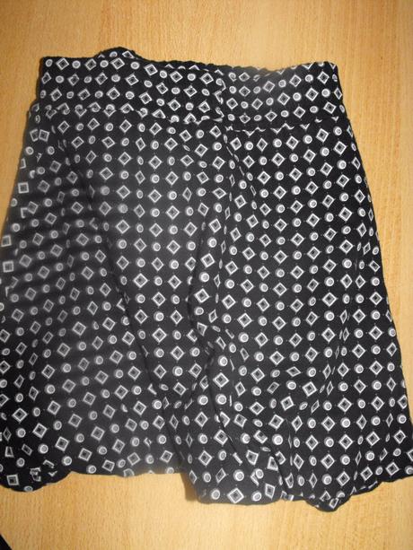 Čierna vzorovaná balónová sukňa, 104