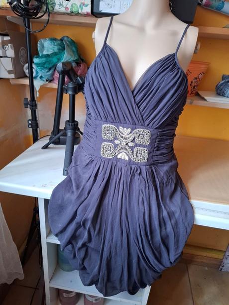 Černé hedvábné letní šaty, 38