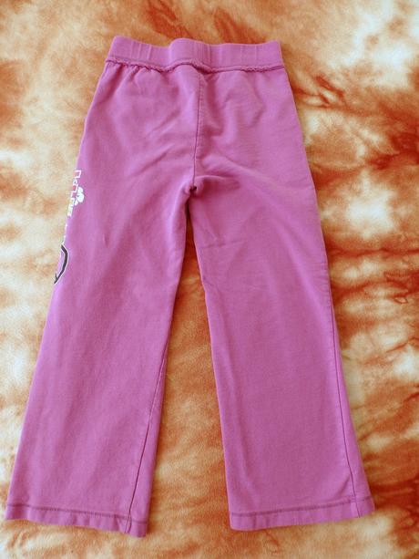 Tepláky s obrázkem, 122