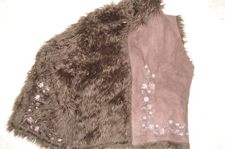 Chlupatá vestička, 122