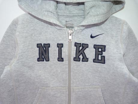 Mikina s nápisem vel.104,, 104