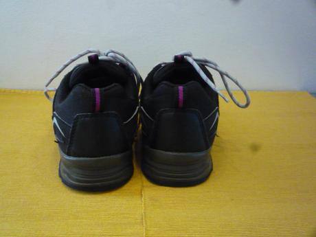 Trekové černé s fialovými drobnostmi boty vel. 37, 37