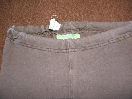 Hnědé tepláky zn. me&i vel.98/104, 98