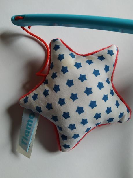 Hrací kolotoč nad dětskou postýlku, 