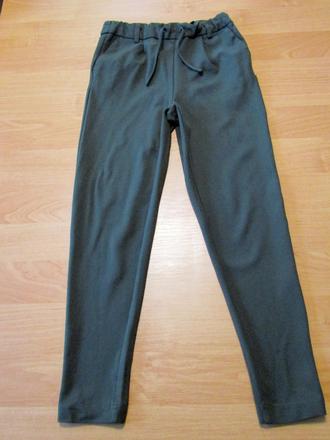 Dívčí kalhoty /tepláky vel 134-140, 140