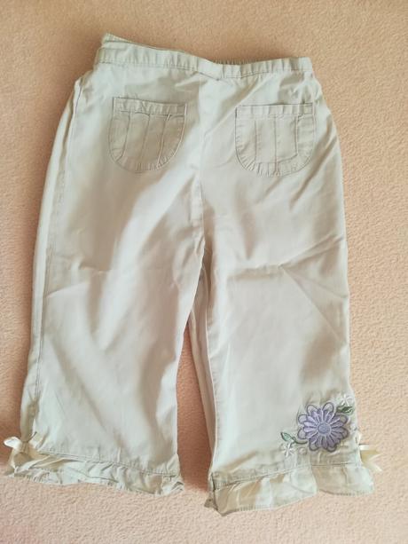 Letní kalhoty s kytičkou, 86