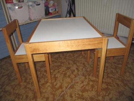 Stoleček se 2 židličkami ikea, 