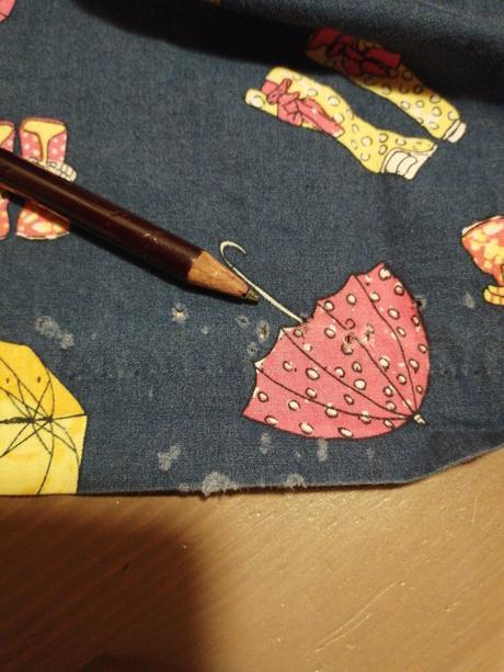 Deštníčkové šaty, 122