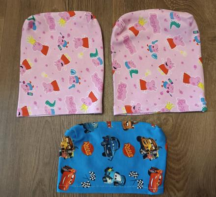 3x bavlněné čepičky, peppa pig, auta, 50