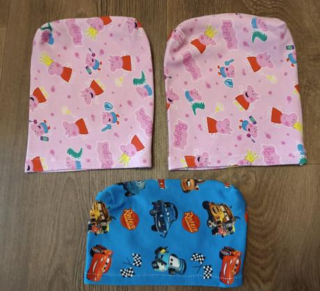 3x bavlněné čepičky, peppa pig, auta, 50