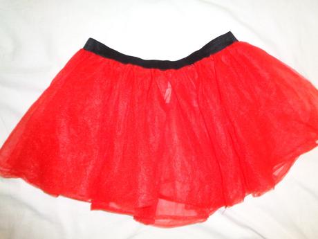 Červená tylová sukně, 164 / 170
