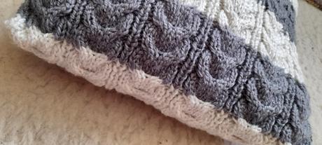 Copánkový povlak na polštář - bílo šedý pruh, 