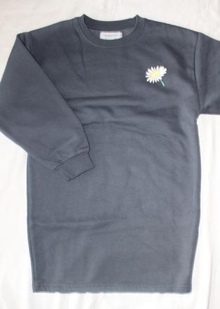 Ub110. dlouhá mikina/šaty s kopretinami 11-12 let, 152