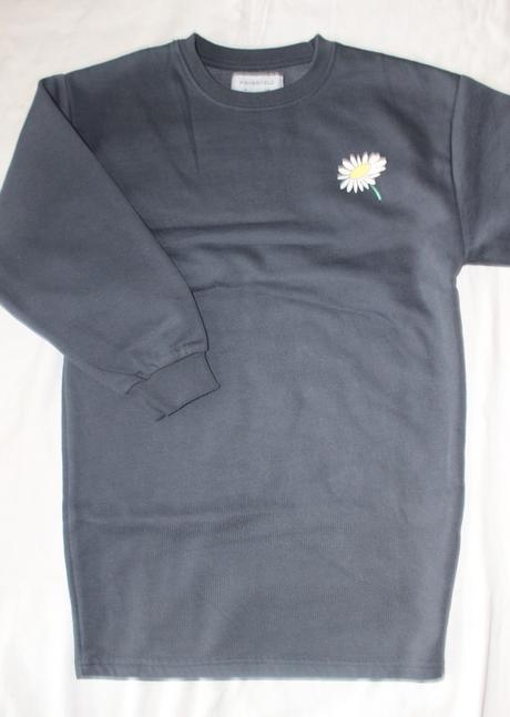 Ub110. dlouhá mikina/šaty s kopretinami 11-12 let, 152