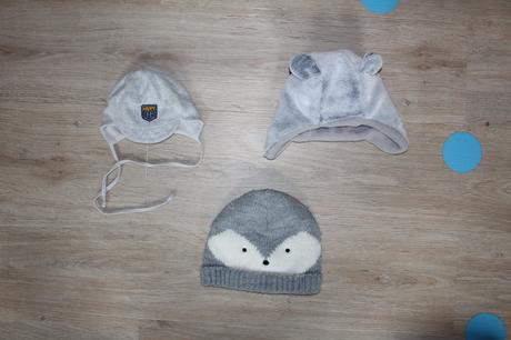 Čepičky a nákrčníky, 56