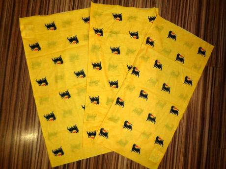 Žluté pružné nákrčníky,