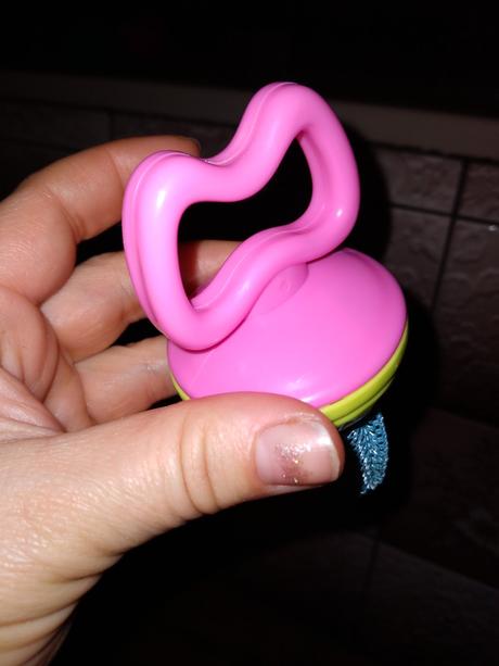 Držátko na ovoce pro batole - krmící síťka na ovoc,