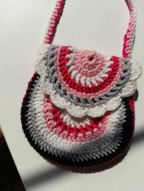 Taštička háčkovaná pro malou holčičku,