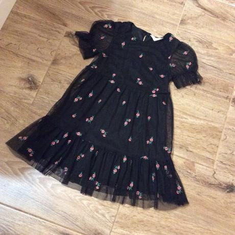 Lehké tylové šaty s vyšívanými květinkami, primark,116