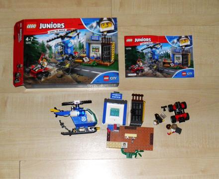Lego juniors 10751 policejní honička v horách,