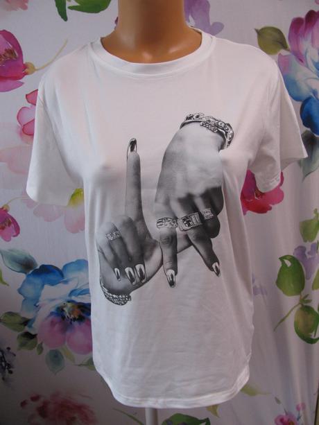 Bílé elastické tričko s potiskem, s