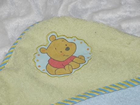 Rucnik s kapuckou a medvidkem pu, 