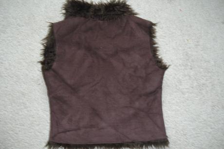 Chlupatá vestička, 122