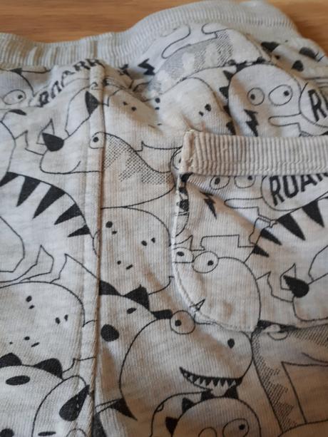 Šedé tepláky s dinosaury  vel. 86, age,86