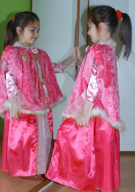 Karnevalová pelerína princezna šípková růženka,