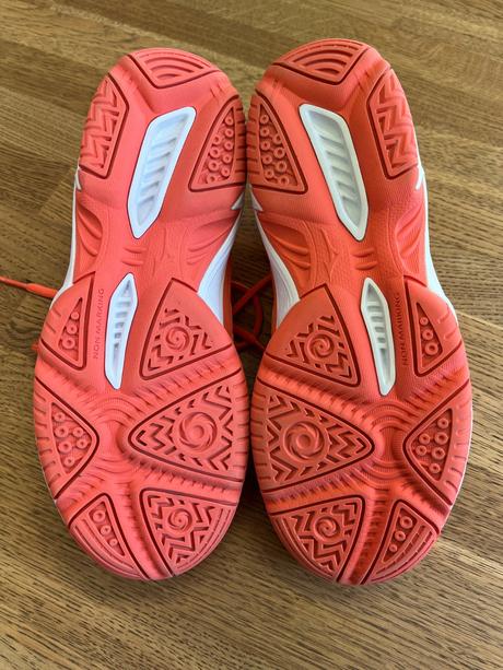 Sálovky, tenisky vel. 38,5, mizuno,39