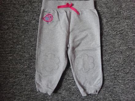 Tepláky šedé s ptáčkem, vel. 86, marks & spencer,86