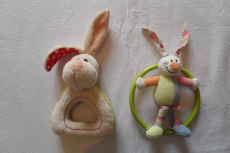 J2	zajíčci z jemného plyše, 