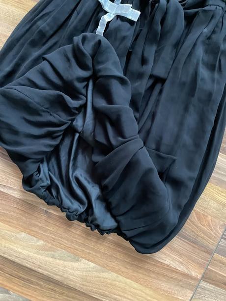 Hedvábné šaty se stříbrnou stuh, vel, s