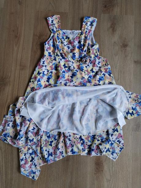 Krásné lehké letní dívčí šaty 134/140, 134