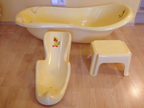 Vanička s lehátkem a stupínek k umyvadlu, 