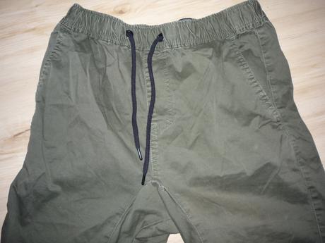Plátěné khaki kraťasy, 158