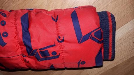 Červená zimní bunda s auty next 98, next,98