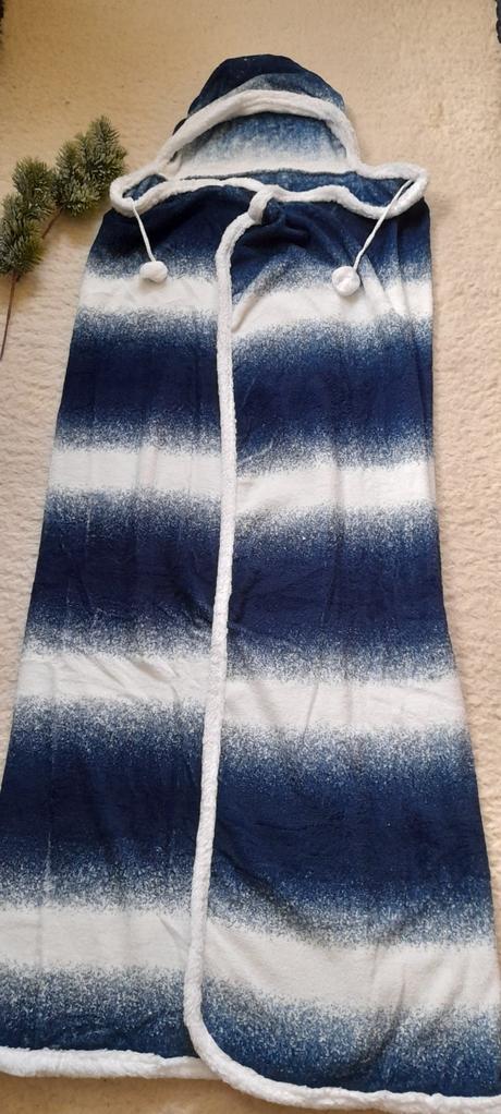 Hřejivá deka s kapucí, 