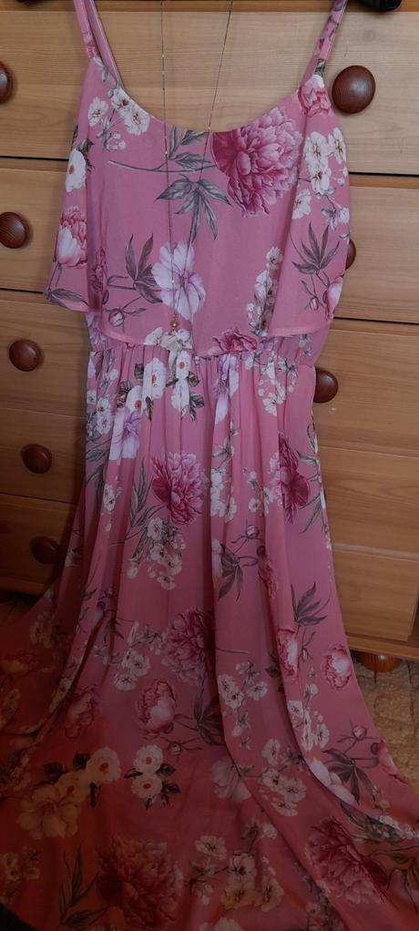 Květované dlouhé šaty, 